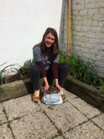 Holly Pereira E1535037987881 225X300